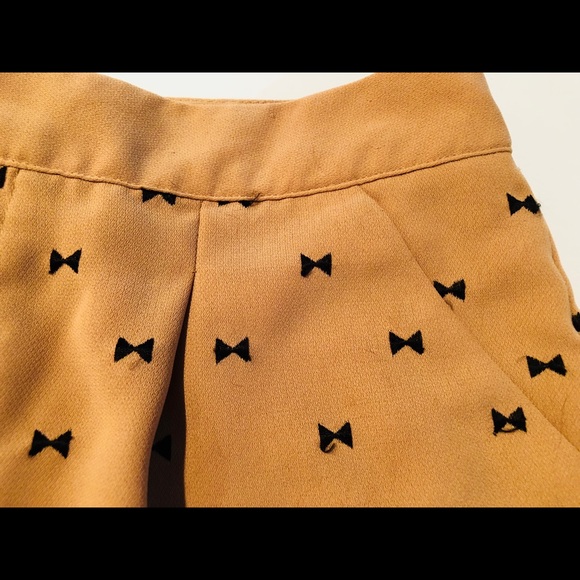 Lauren Conrad Shorts Women’s Size 8 fully lined - Picture 2 of 4